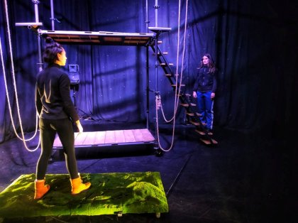 ITZULI KONPAINIA EN EL PUNTO GUNEA